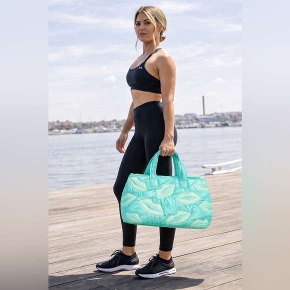 Wildfox Puffer Quilted Nylon Lips Tote Gym Bag - Picture 7 of 8